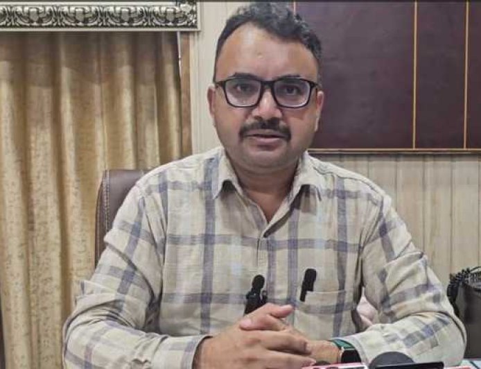 नाहन में मतदान केंद्रों पर सभी व्यवस्थाएं पूर्ण कर ली गई है - राजीव सांख्यान