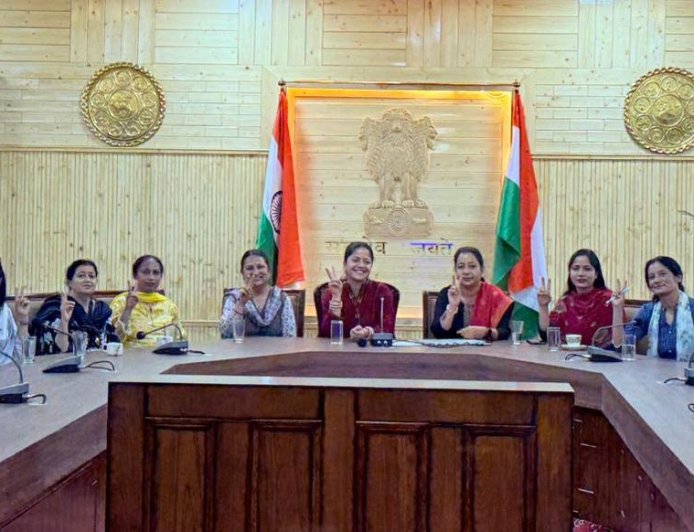 मतदान केंद्र से मतगणना कक्ष तक महिलाओं के हाथों में चुनावी कमान