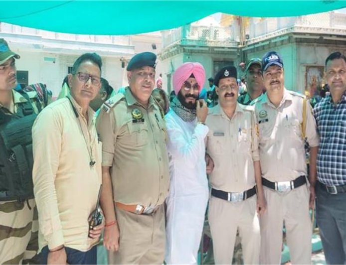 ऑल इंडिया एंटी टैरेरिस्ट फ्रंट के अध्यक्ष बिट्टा ने नवाया माता नयना देवी में शीश