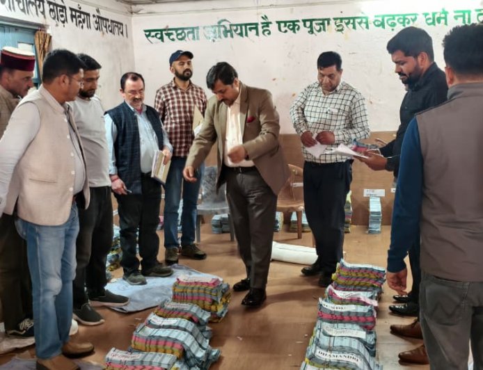 जिला निर्वाचन अधिकारी ने ठियोग में जाँची चुनावी तैयारियां 