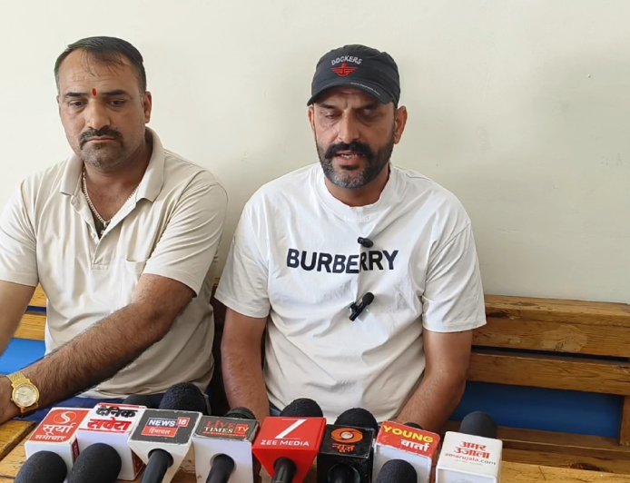 सवालों के घेरे में रेणुका बांध प्रभावित क्षेत्र में पेड़ों की गिनती, रेणुका बांध विस्थापित संघर्ष समिति के पदाधिकारी नाहन में मीडिया से हुए रूबरू