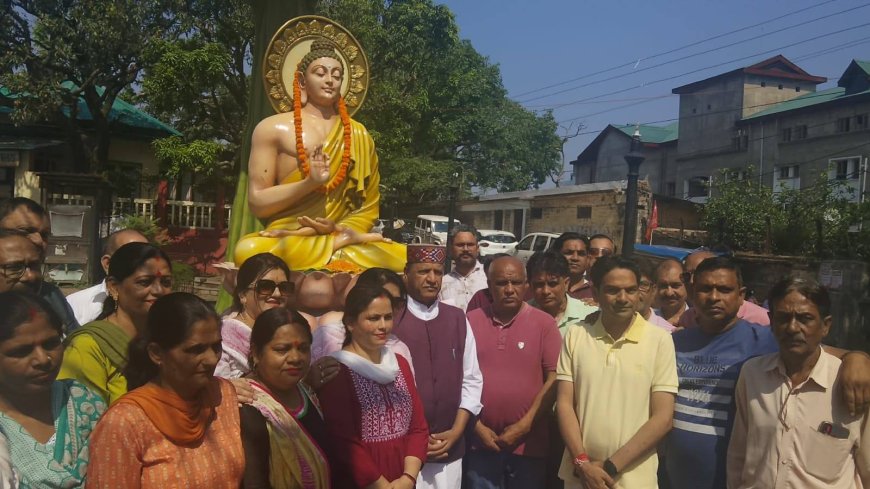 भगवान महात्मा बुद्ध जयंती पर भाजपा कार्यकर्ताओं ने महात्मा बुद्ध को श्रद्धा सुमन किए अर्पित