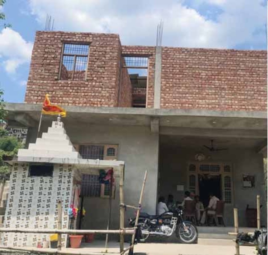 घर के बाहर बने मंदिर में छिपा रखा था चिट्टा, 42 हजार कैश भी मिला
