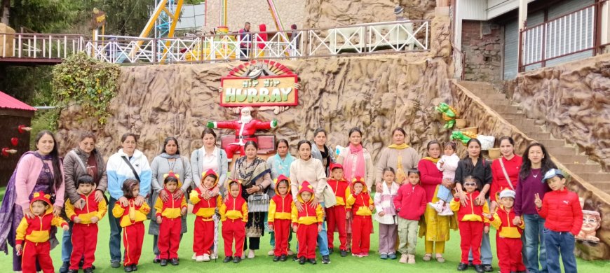 कुफरी में गूंजा मां के प्यार का उत्सव, शेमरॉक रोजेज प्ले स्कूल ने मनाया यादगार मदर्स डे