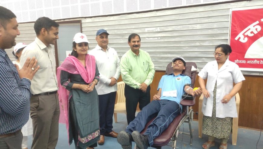 जिला रैडक्रॉस सोसाइटी के शिविर में 66 लोगों ने किया रक्तदान