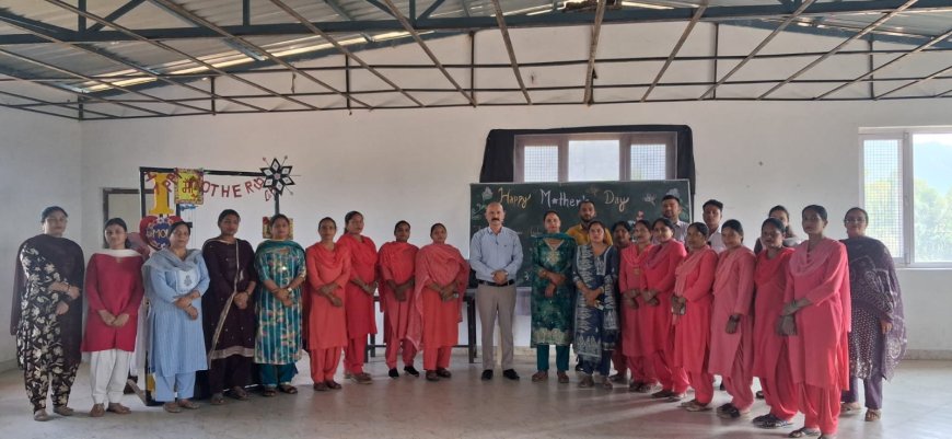 मदर्स डे विशेष: पारस पब्लिक स्कूल ने 'स्वास्थ्य योद्धाओं' को किया सम्मानित; नन्हे बच्चों ने सांस्कृतिक प्रस्तुतियों से जीता दिल