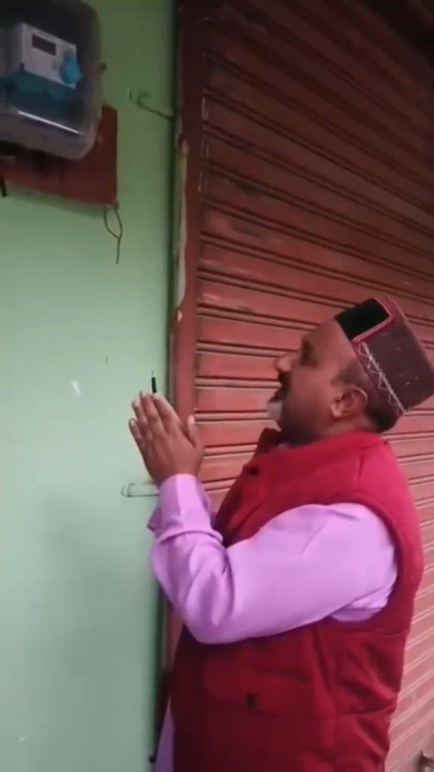 10 महीने से बंद दुकान, फिर भी आया 23 हजार का बिजली बिल! स्मार्ट मीटर के विरोध में दुकानदार का अनोखा प्रदर्शन