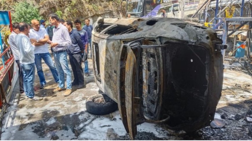 कच्चीघाटी के हीरो शोरूम में भड़की आग, एक कार समेत 23 बाइक जलकर राख