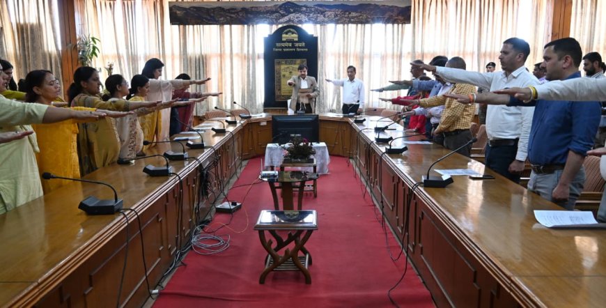 एंटी टेररिज्म डे पर उपायुक्त शिमला में दिलाई आतंकवाद विरोधी शपथ