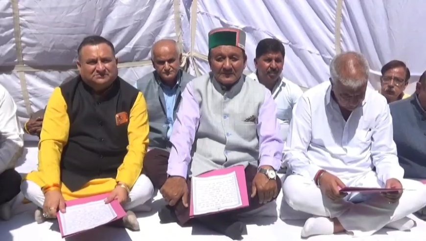 राजीव गांधी की पुण्यतिथि पर शिमला स्थित कांग्रेस कार्यालय में अर्पित की गई श्रद्धांजलि