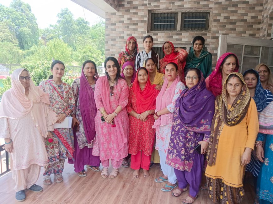 एचपीवी वैक्सीनेशन की शत-प्रतिशत कवरेज के लिए स्वयं फील्ड में उतरीं डीसी