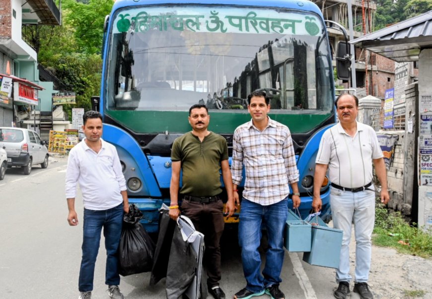 मतदान प्रक्रिया के लिए पोलिंग पार्टियां रवाना—उपायुक्त एवं जिला निर्वाचन अधिकारी मुकेश रेपसवाल