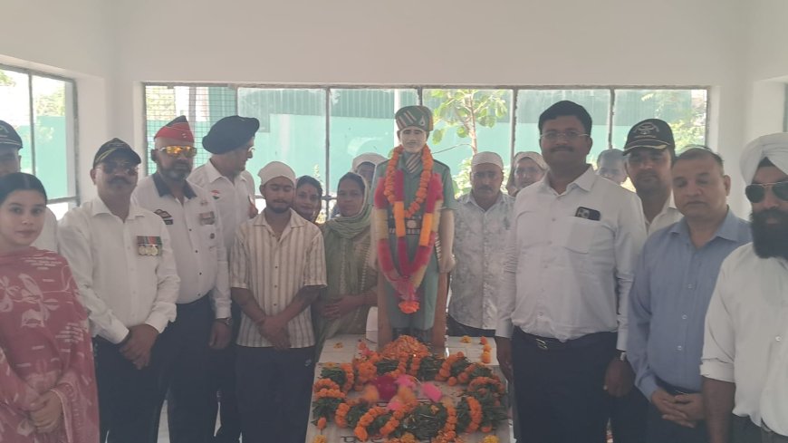पांवटा साहिब के सूरजपुर में मनाया गया शहीद शेर सिंह का शहीदी दिवस, पुष्पांजलि अर्पित कर दी श्रद्धांजलि