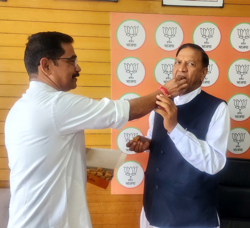 नगर निगम चुनावों में भाजपा की ऐतिहासिक जीत, संगठन महामंत्री सिद्धार्थन ने डॉ. राजीव बिंदल को दी बधाई