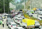 प्रदेश में सैलानियों की बाढ़, गाडिय़ों से सडक़ें जाम