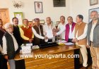 शिमला नगर निगम से मिले पेंशन संघर्ष समिति के प्रतिनिधि, 800 पेंशन मामलों को शीघ्र भेजने की मांग