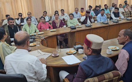 सिरमौर के नवनिर्वाचित जिला परिषद सदस्यों ने ली शपथ, DC सिरमौर ने दिलाई सदस्यों को शपथ