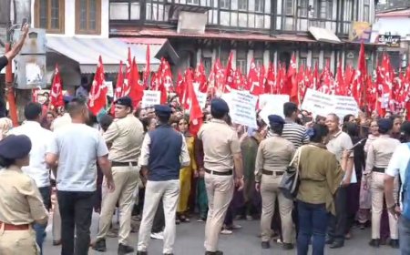 सचिवालय के बाहर आंगनवाड़ी वर्कर्स-हेल्पर्स का प्रदर्शन, 11 जुलाई को मनाया जाएगा काला दिवस