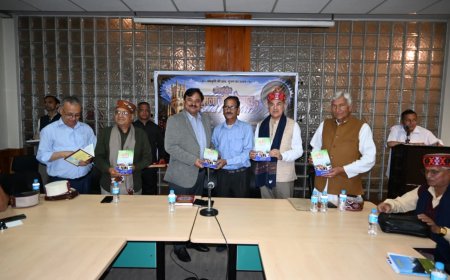 अंतर्राष्ट्रीय शिमला ग्रीष्मोत्सव-2026 के दूसरे दिन गेयटी थियेटर में हुआ पहाड़ी कवि सम्मेलन का आयोजन