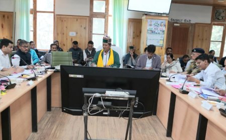 राजस्व मंत्री ने आई0टी0डी0पी0 भवन में जिला स्तरीय जन शिकायत निवारण समिति बैठक की अध्यक्षता की
