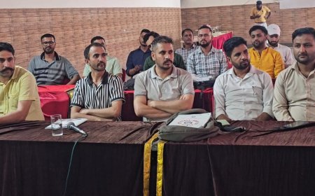 नाहन में जनगणना प्रगणकों और पर्यवेक्षकों को दिया गया प्रशिक्षण, मोबाइल एप आधारित डेटा संग्रहण की दी जानकारी