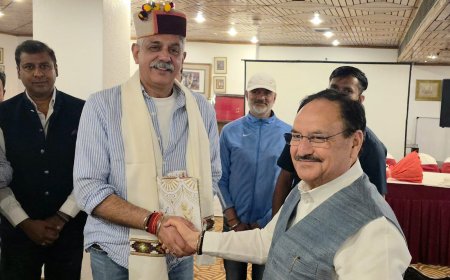 शिमला के पर्यटन विकास एवं होटल उद्योग से जुड़े विषयों पर होटल व्यवसायी संजय ठाकुर से की विस्तृत चर्चा