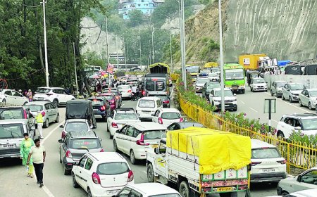 प्रदेश में सैलानियों की बाढ़, गाडिय़ों से सडक़ें जाम