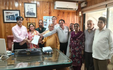 वार्ड नंबर 5 में पेयजल संकट को लेकर प्रतिनिधिमंडल ने अधिशासी अभियंता को सौंपा ज्ञापन