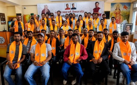 भाजपा ने कांग्रेस के गढ़ रोहड़ू में लगाई बड़ी सेंध, 31 कांग्रेस नेताओं ने थामा भाजपा का दामन