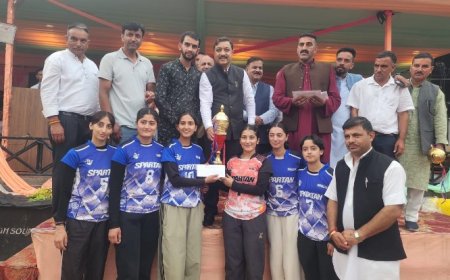 चायल में आयोजित ऐतिहासिक बाबा सिद्ध चायल मेले में मुख्य अतिथि के रूप में शामिल हुए सांसद सुरेश कश्यप