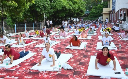 नाहन में अंतर्राष्ट्रीय योग दिवस पर सांसद, विधायक और अधिकारियों ने किया सामूहिक योग