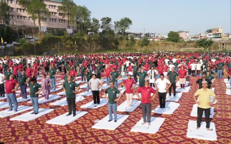 अणु में  सिंथेटिक ट्रैक ग्राउंड में आयोजित किया गया राज्य स्तरीय योग दिवस, मुख्यमंत्री ने लगभग दो हजार लोगों के साथ किया योगाभ्यास