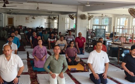 जिला एवं सत्र न्यायाधीश और अन्य न्यायिक अधिकारियों ने भी किया योग