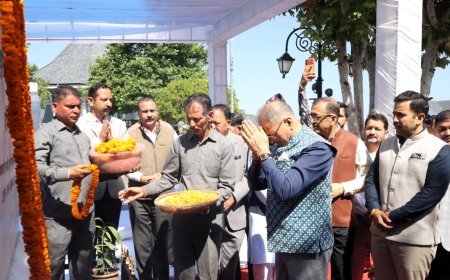 राज्यपाल ने वीरभद्र सिंह की जयंती पर अर्पित की श्रद्धांजलि