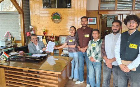 ABVP ने वीसी का पुतला जलाकर दिया प्रशासन को कड़ा संदेश, फीस वृद्धि, बस सुविधा, छात्र संघ चुनाव सहित अनेक मांगों को लेकर प्रदर्शन