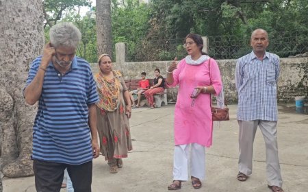 नाहन में कई समस्याओं से जूझ रही वार्ड नम्बर 3 की जनता, सड़कों पर बह रहा सीवरेज का गन्दा पानी
