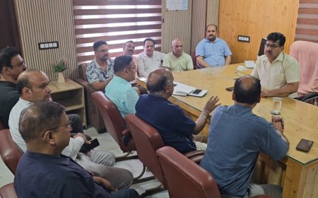 नाहन में अघोषित कट और लो वोल्टेज समस्या बन रही है परेशानी, बिजली समस्या को लेकर बोर्ड अधिकारियों से की मुलाकात