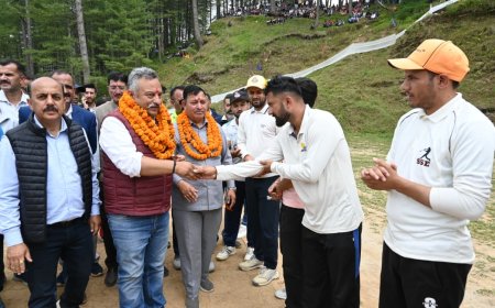 युवाओं के चरित्र निर्माण में खेलों की अहम भूमिका - रोहित ठाकुर