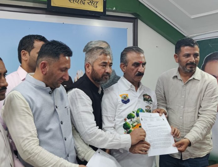 अराजपत्रित कर्मचारी महासंघ ने मुख्यमंत्री से की भेंट, कर्मचारियों से संबंधित विभिन्न महत्वपूर्ण मांगों से करवाया अवगत 