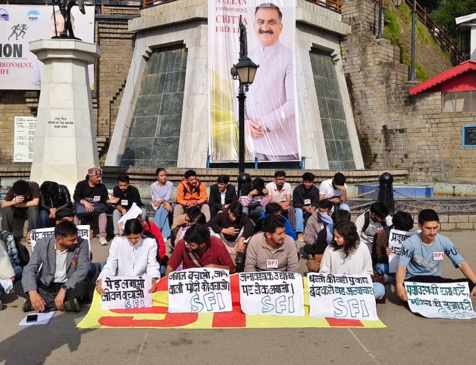एसएफआई का एक डेलिगेशन शिक्षा सचिव से मिला