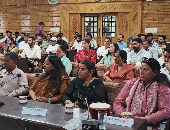 उपायुक्त मुकेश रेपसवाल ने नवनिर्वाचित जिला परिषद सदस्यों को दिलवाई शपथ
