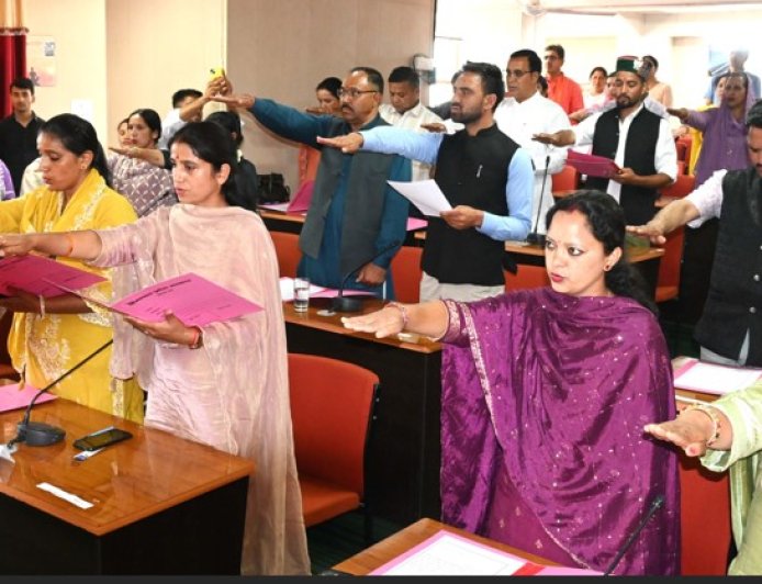 मंडी : नवनिर्वाचित जिला परिषद सदस्यों का पद एवं गोपनीयता शपथ ग्रहण समारोह संपन्न