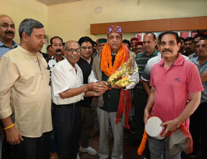 टांडा मेडिकल कॉलेज के हृदय रोग विभाग में ताला लटकाना कौन-सा व्यवस्था परिवर्तन : जयराम ठाकुर