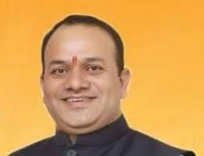 पंचायती राज संस्थाओं और संविधान का मजाक बना रही है राज्य सरकार : जनक राज