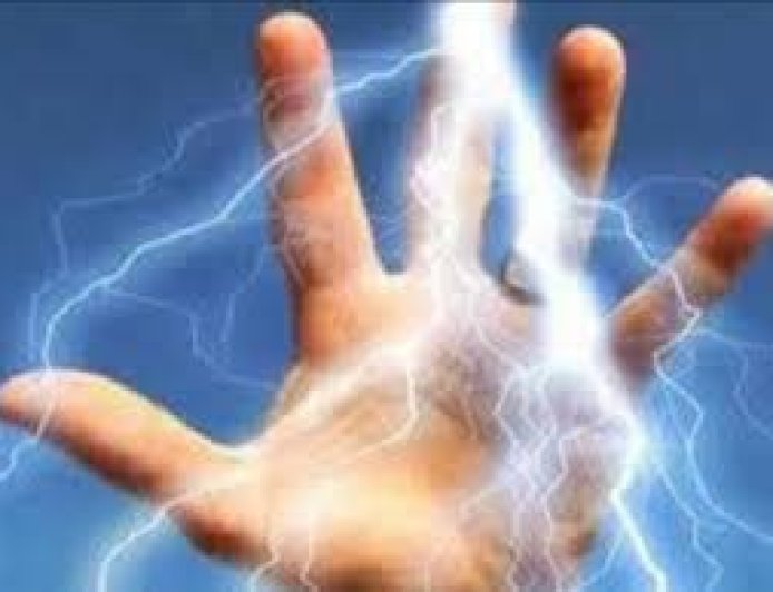 फ्यूज लगाने ट्रांसफार्मर पर चढ़ा प्रशिक्षु करंट लगने से झुलसा