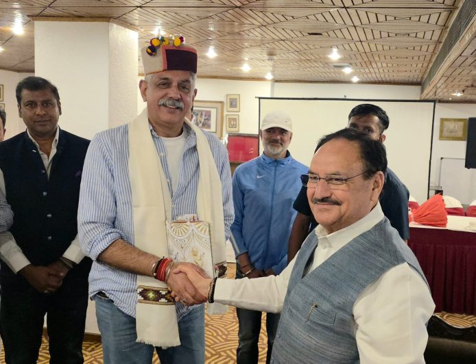 शिमला के पर्यटन विकास एवं होटल उद्योग से जुड़े विषयों पर होटल व्यवसायी संजय ठाकुर से की विस्तृत चर्चा