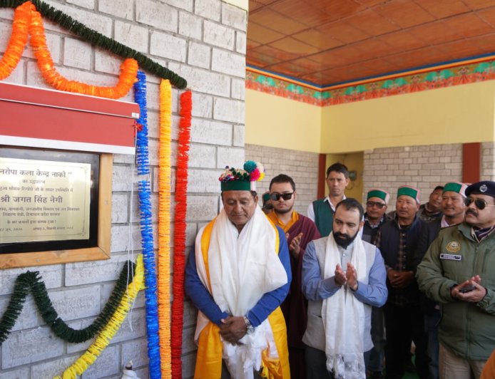 राजस्व, मंत्री ने बौद्ध मंदिर मैदान नाको में आयोजित सरकार गांव के द्वार कार्यक्रम में की शिरकत