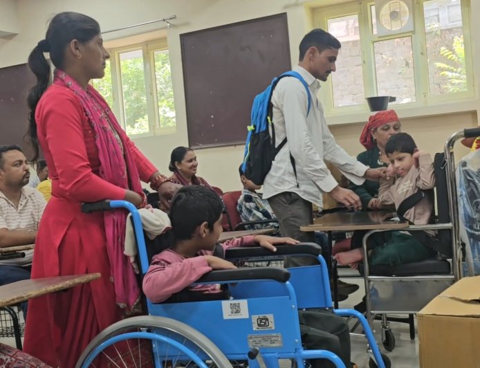 समग्र शिक्षा अभियान के तहत बच्चों को कृत्रिम अंग किए वितरित, कृत्रिम अंग बच्चो के लिए बनेंगे मददगार