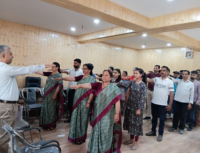 नशा मुक्त भारत अभियान के तहत जिला कल्याण कार्यालय में दिलाई गई नशामुक्ति की शपथ