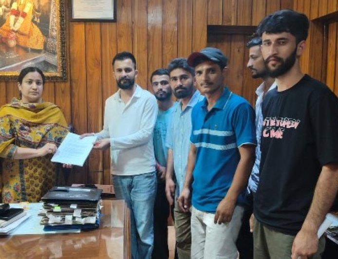 नाहन में OBC को लेकर गरजी आवाज, जनगणना 2026 में अलग कॉलम की उठी मांग, डीसी को सौंपा ज्ञापन